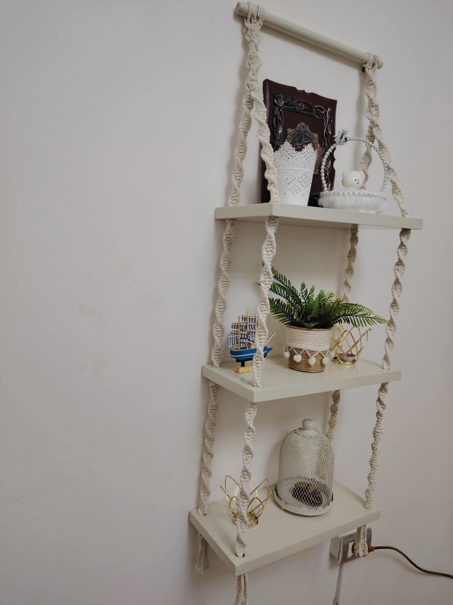 رف مكرميه 3 أدوار – بخيوط مجدولة أنيقة