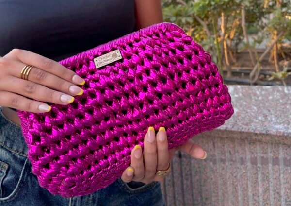 ⁦Metallic and crochet clutches⁩ - الصورة ⁦2⁩