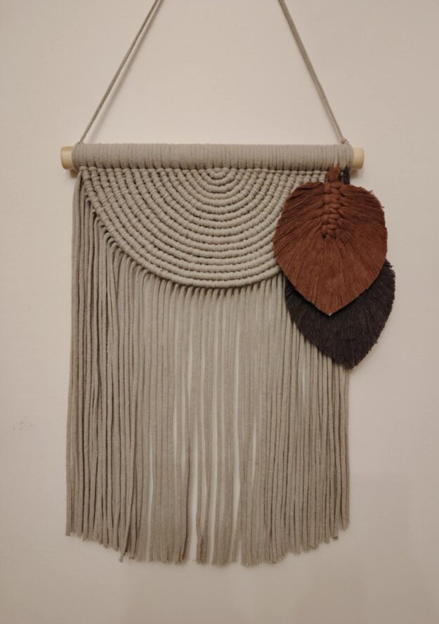 معلقه حائط شكل نصف دائره