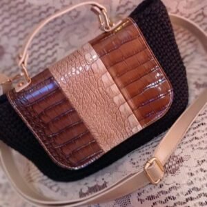 شنطة كروشيه مع تداخل الجلد