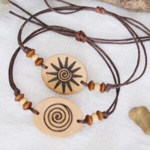 اسورة من الخشب الطبيعي